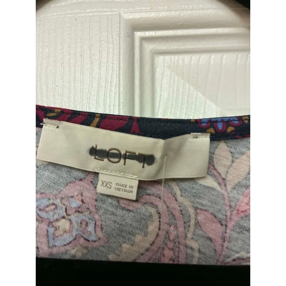 LOFT‎ Top Womens XXS Navy Paisley Floral V-Neck Puff Sleeve Cotton